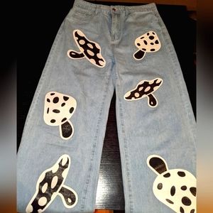 Shroom bell bottom Size L (8-10) Shein mushroom jeans 🔥🖤